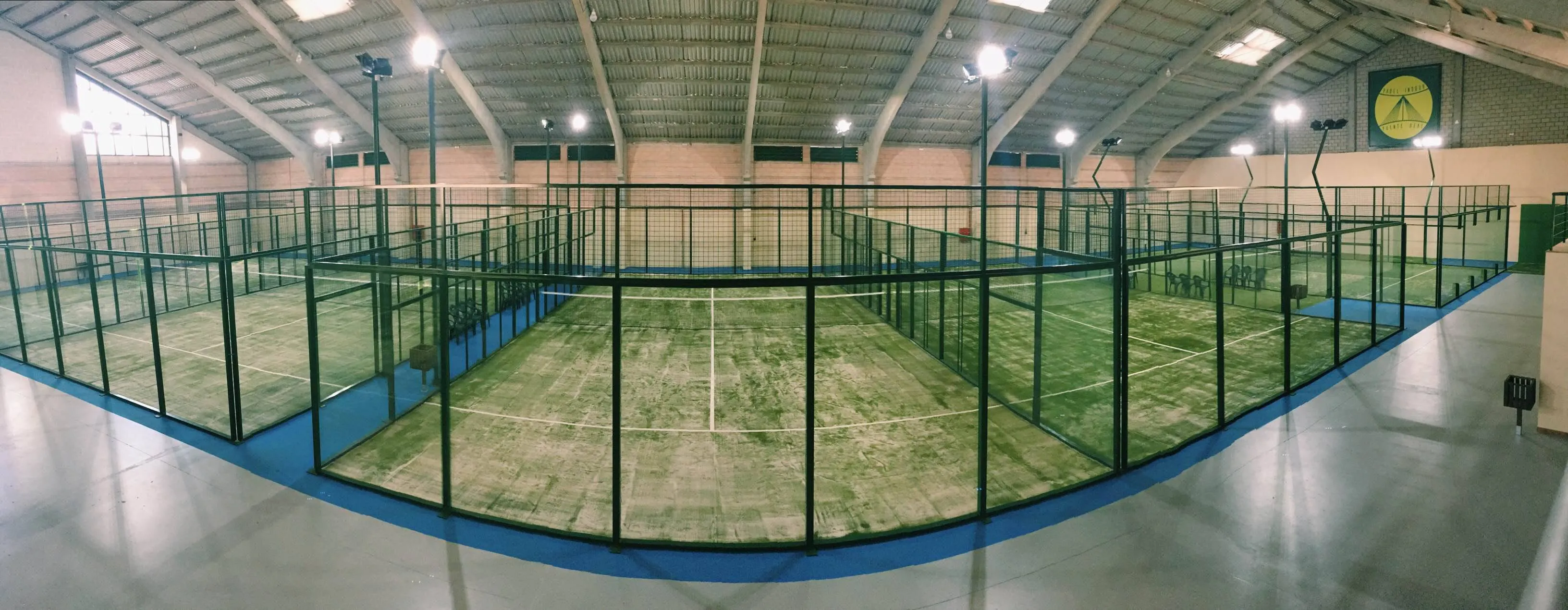 Pádel Indoor Puente Real - pista de pádel en Badajoz